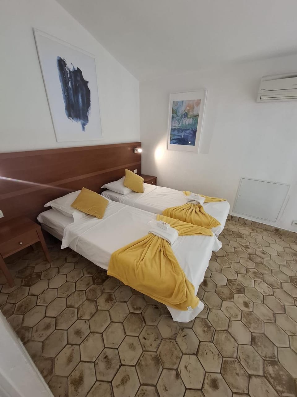 Photo of the whole room