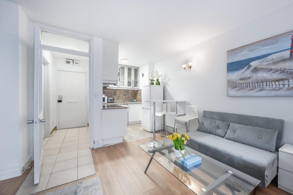 Luxurious Studio with Balcony Apartment in City of Westminster