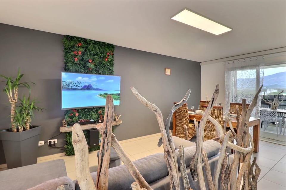 Tropical Escape - Mountain View & Terrace Apartment in Ajaccio