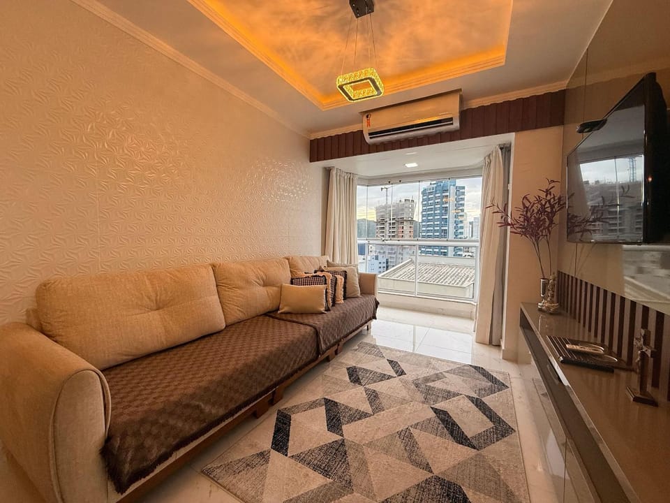Communal lounge/ TV room, TV and multimedia, Living room, Seating area, air conditioner