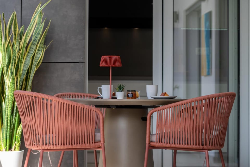 Cozy City Lagos Retreat with Rooftop Pool &Balcony Apartment in Lagos