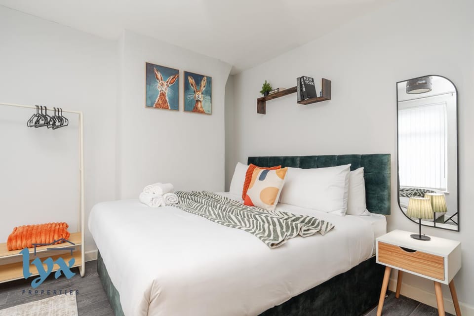 Bed, Bedroom