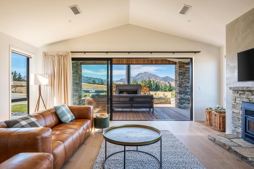 Seating area, Mountain view, fireplace, fireplace