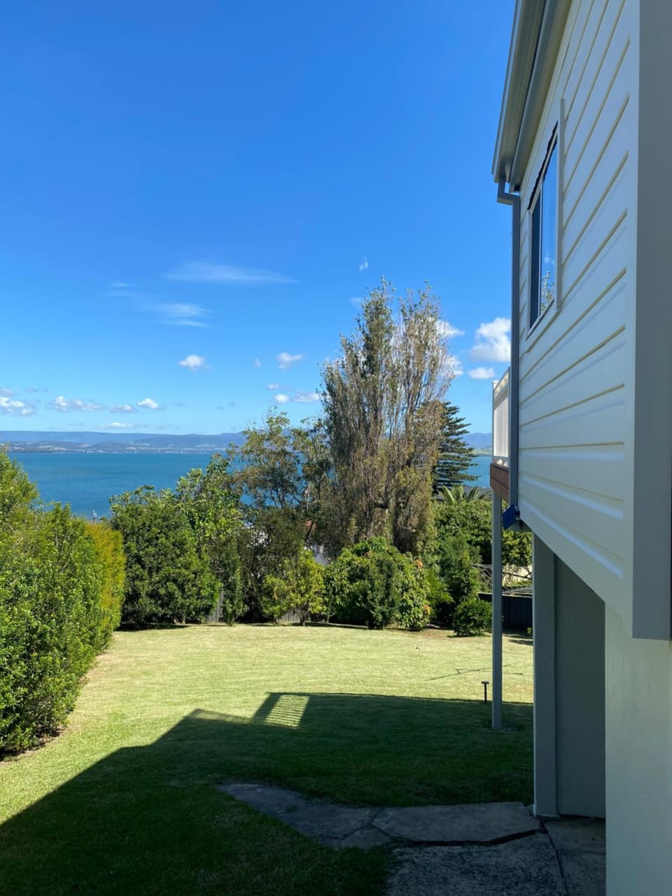 Dog friendly home with spectacular views of Lake Illawarra House in Wollongong