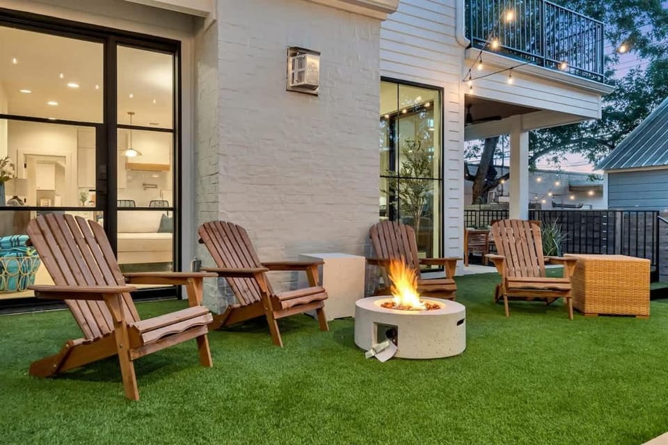 Luxe 6BR Retreat Pool Game Room Sleeps 23 House in Austin