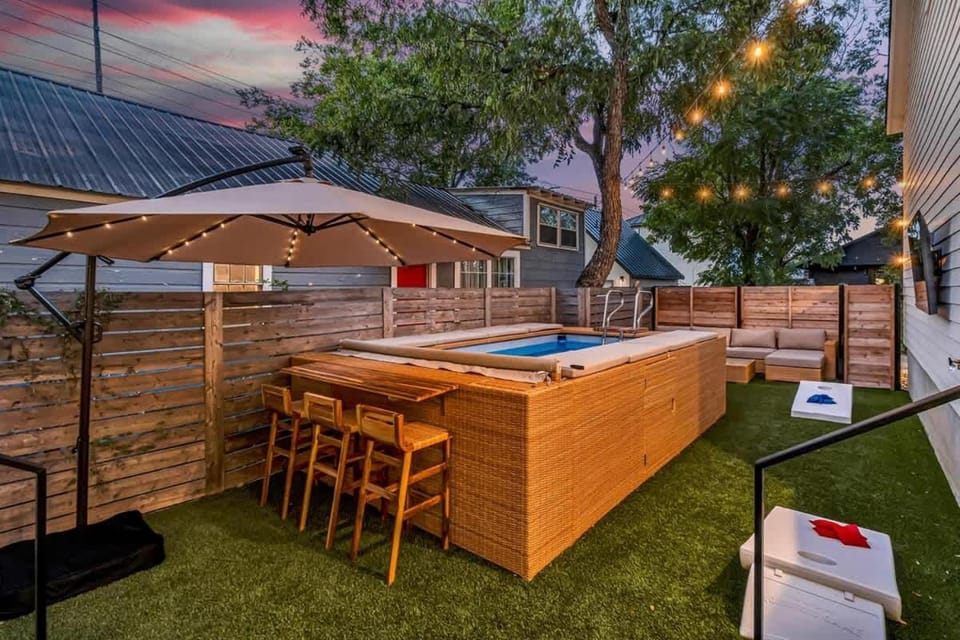 Sleeps19 Pool Game Room Luxe 5BR Retreat House in Austin