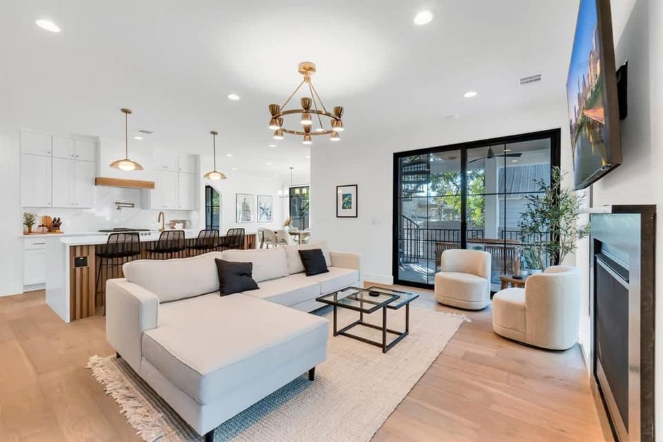 Sleeps19 Pool Game Room Luxe 5BR Retreat House in Austin