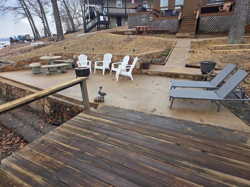 Shady Valley Lakefront Cottage House in Sunrise Beach