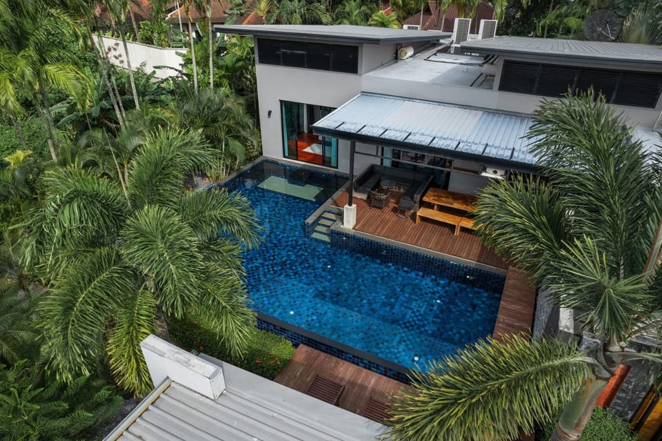 Day, Pool view, Swimming pool, sunbed
