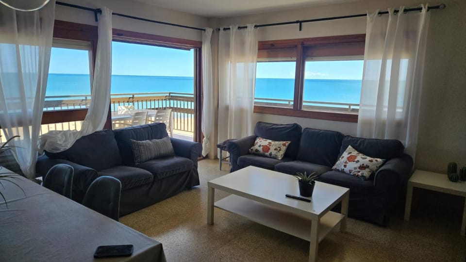 Magnifico piso en primera línea de playa Apartment in Safor