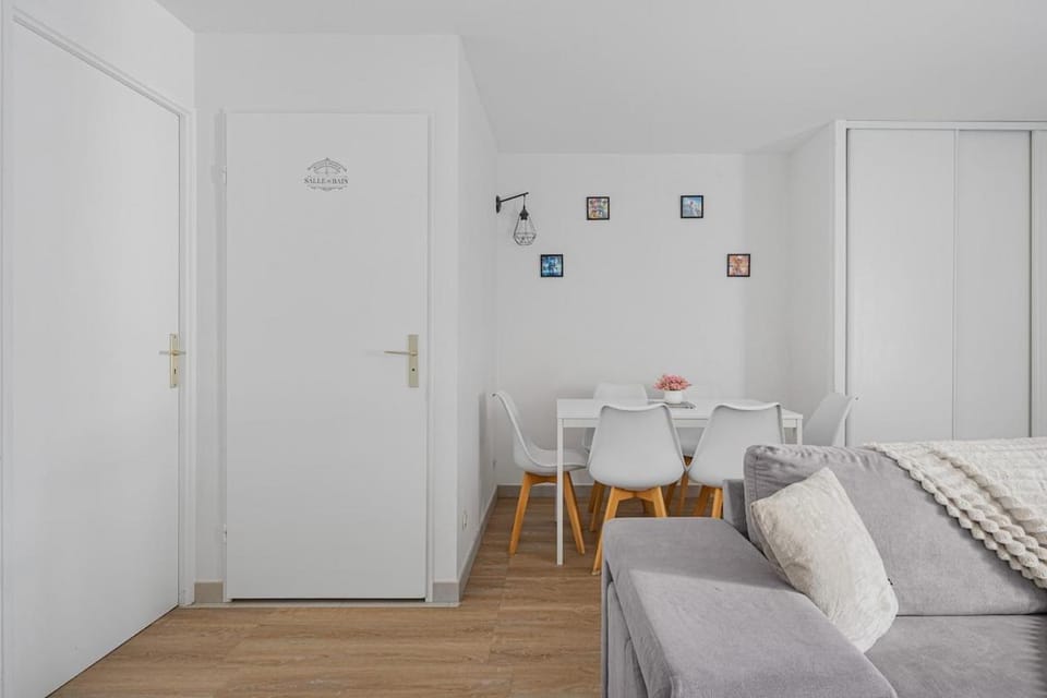 Living room, Dining area, Meals