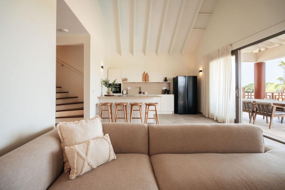 Kitchen or kitchenette, Living room, Seating area, Dining area