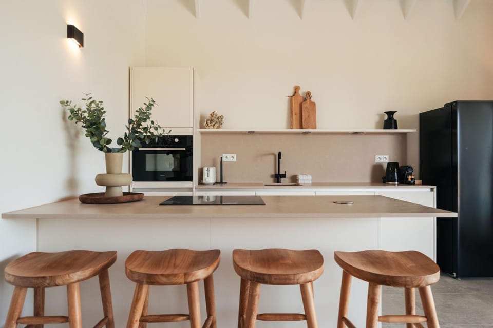 Kitchen or kitchenette, Dining area, oven, stove