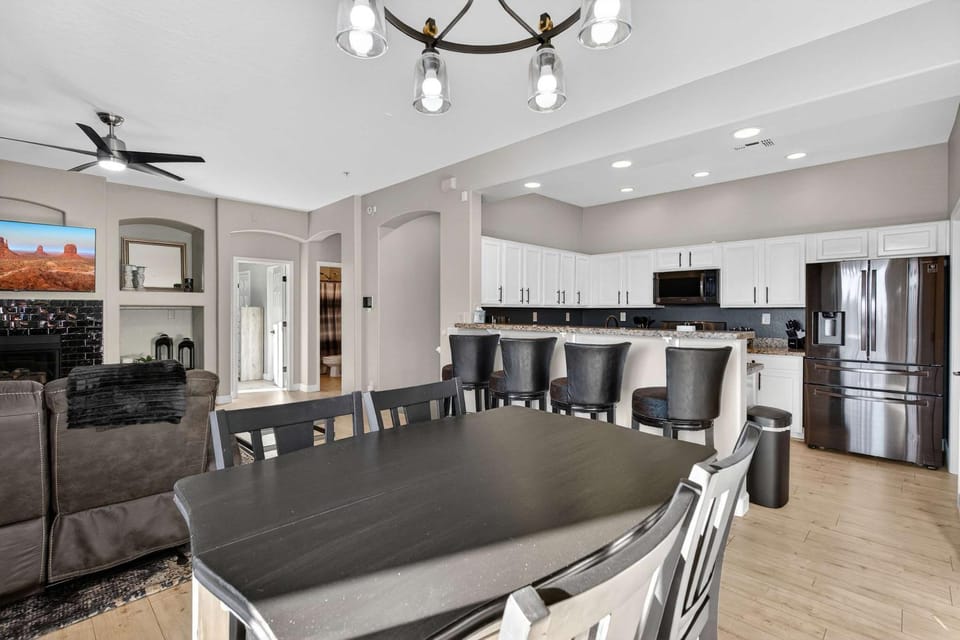 Stylish 2BR and 2BA Private Condo Getaway House in Grayhawk