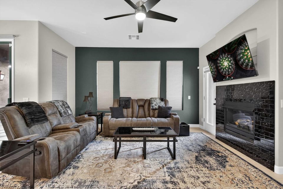 Stylish 2BR and 2BA Private Condo Getaway House in Grayhawk