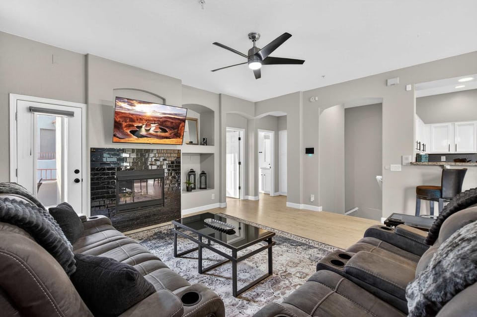 Stylish 2BR and 2BA Private Condo Getaway House in Grayhawk