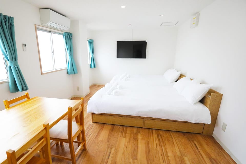 Bed, TV and multimedia, Bedroom, air conditioner