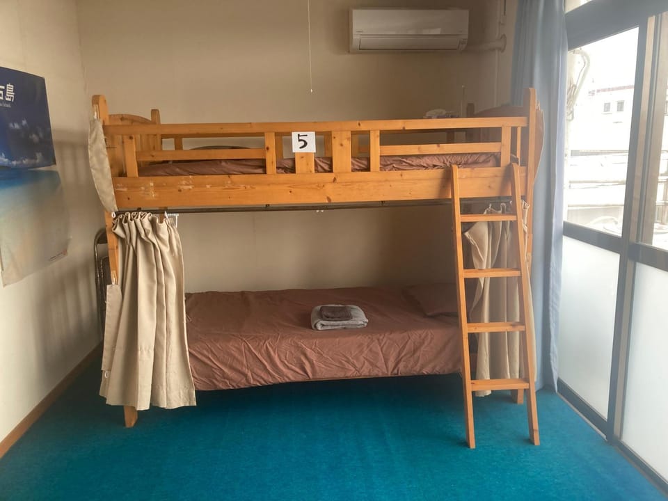 BigJoy IN 2000 男性専用ドミトリー 個室タイプ ONLY MEN Bed and Breakfast in Okinawa Prefecture