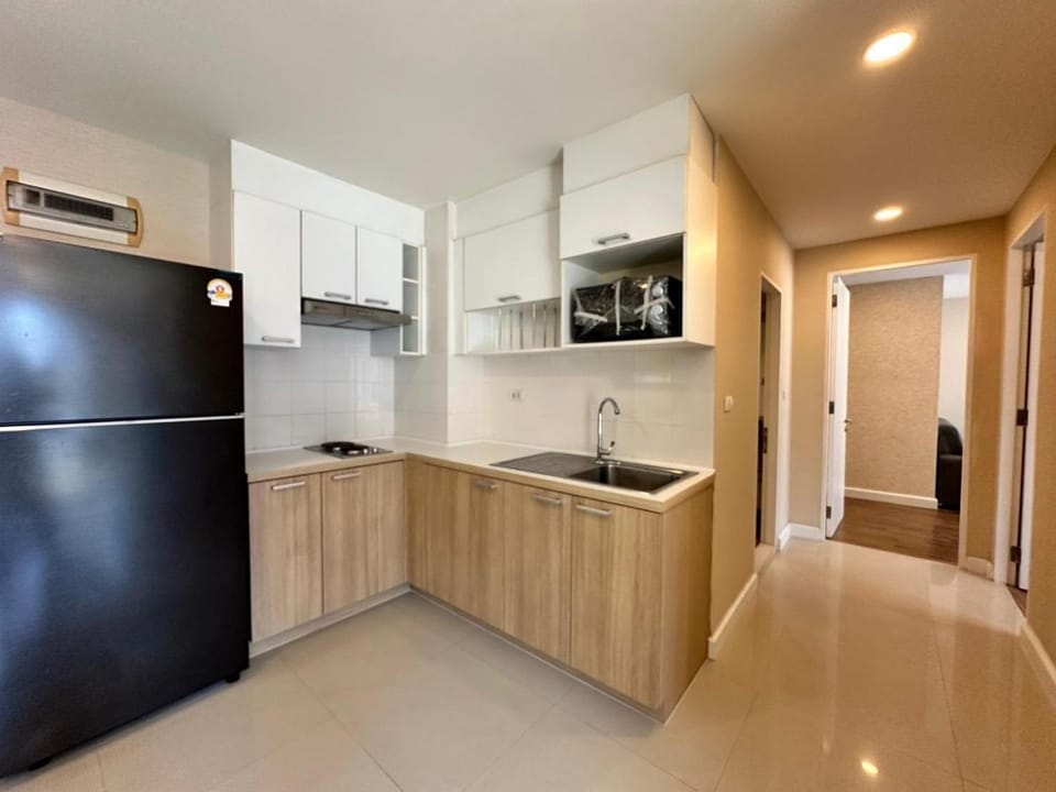 Clover Thonglor 2 bed easy access to BTS Thonglor Pool Gym Apartment in Bangkok