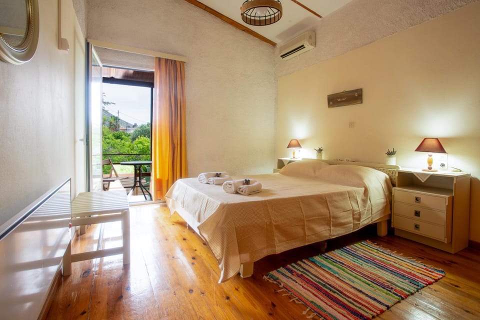 Bed, Bedroom, internet, towels, air conditioner