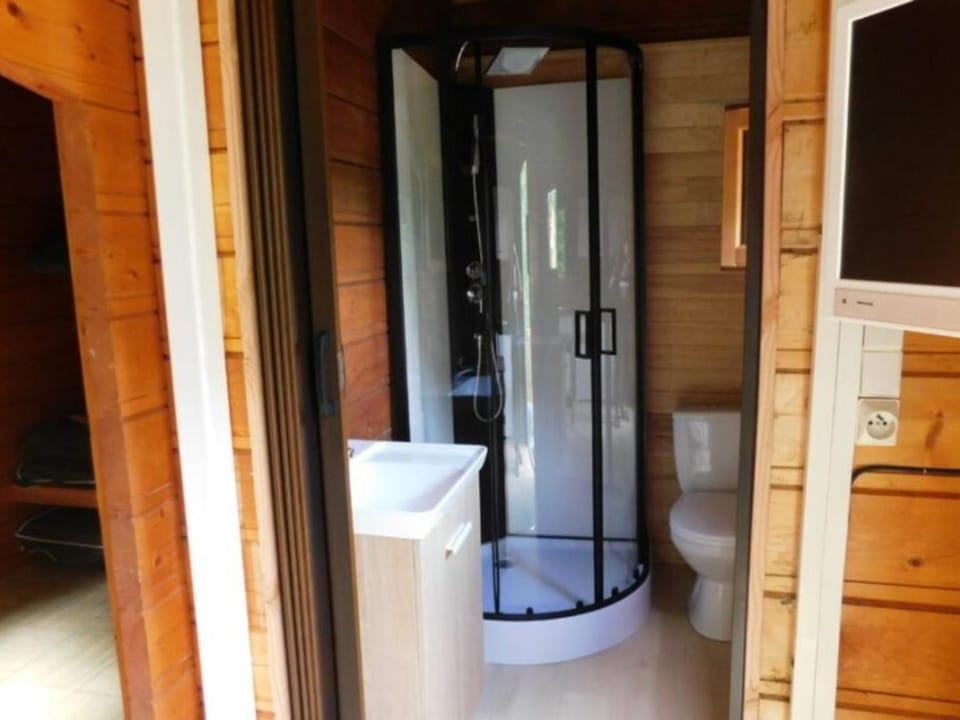 Chalet avec Terrasse, 4 Pers, 2 Pièces - API-1-52-1671 Campground/ 
RV Resort in Nouvelle-Aquitaine