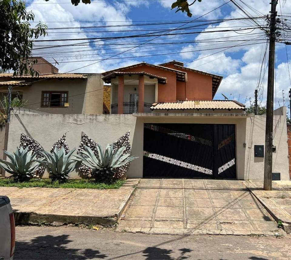 Casa espaçosa 10min do MotoGP Autódromo e BR-153 House in Goiania
