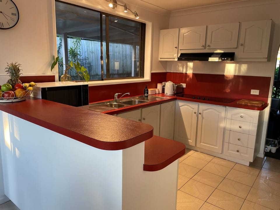 10 Mooya St Battery Hill House in Sunshine Coast