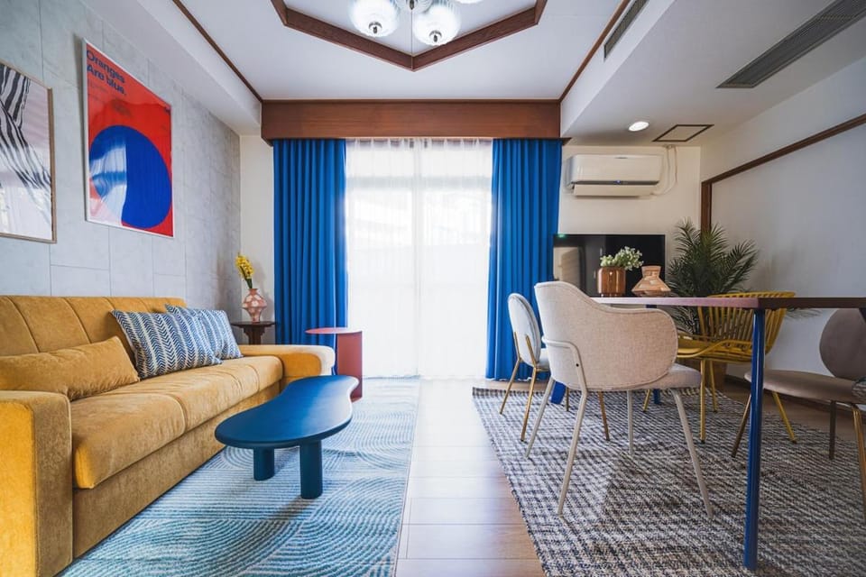 Living room, Seating area, Dining area, air conditioner