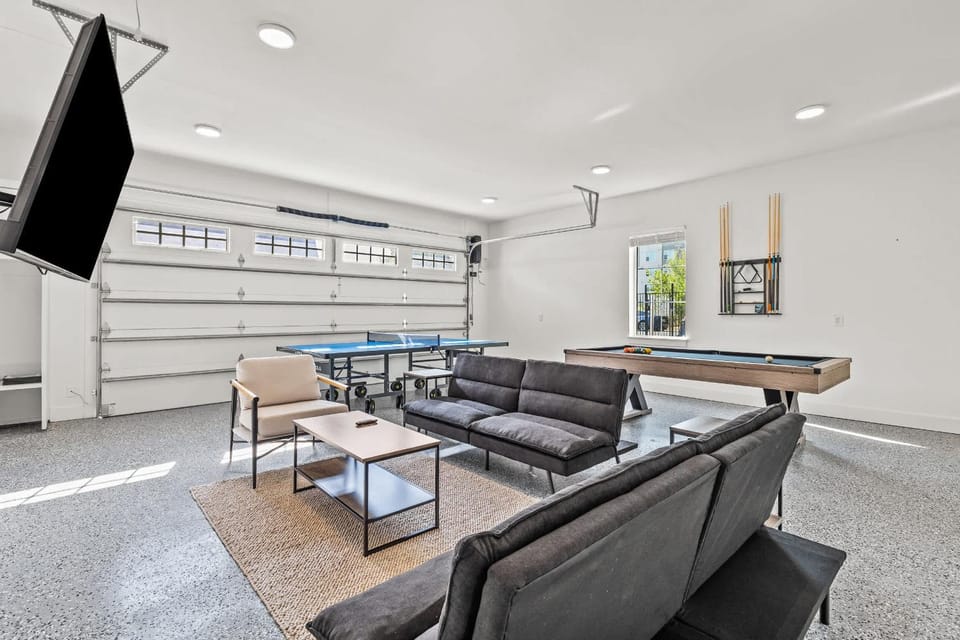Luxury Austin Home - Must See Near Downtown 6bd House in Montopolis