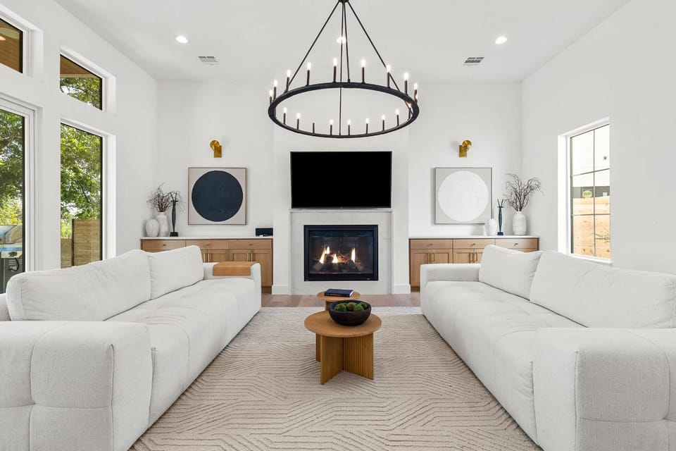 Luxury Austin Home - Must See Near Downtown 6bd House in Montopolis