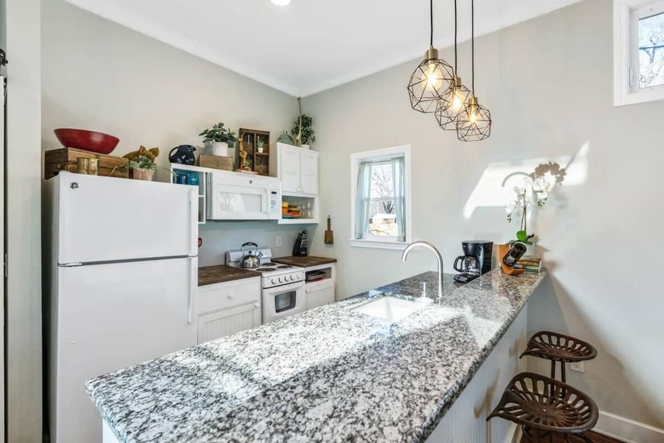 Cozy 1BR Cottage Near DT Farmers Market & Baylor House in Waco