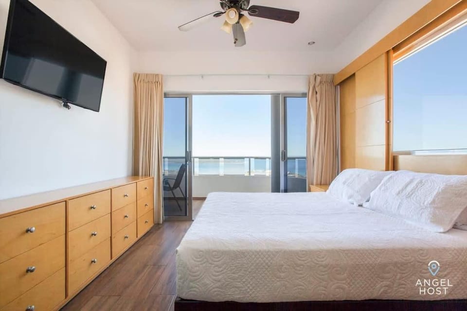 7th-floor incredible ocean view 2 pools House in La Paz