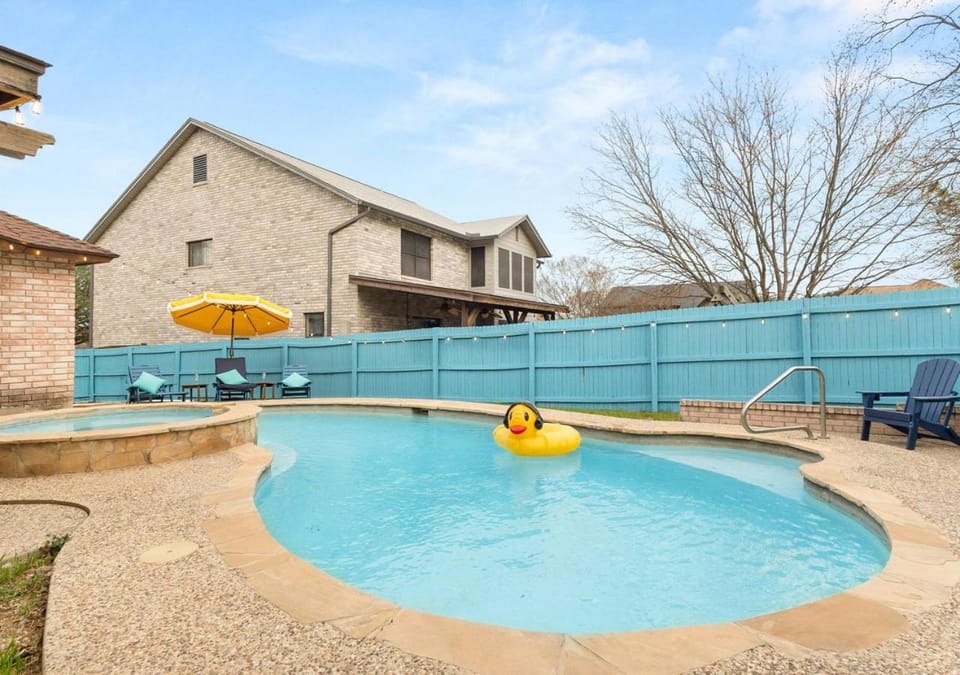 Swimming pool, Swimming pool