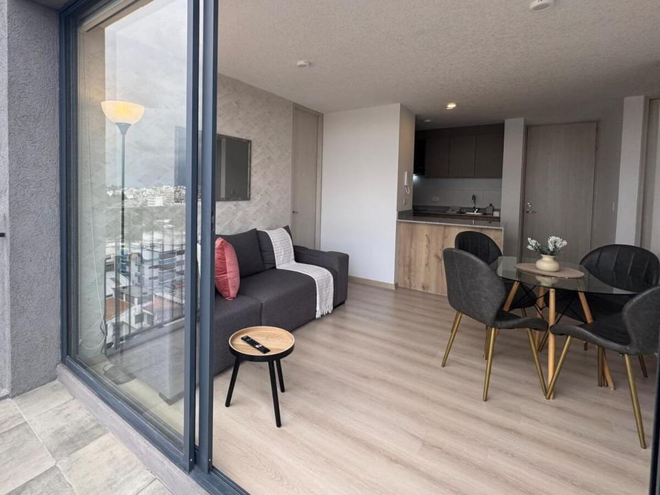 Apartamento Cerca a Embajada Americana y Solca en Centro Norte GYM Apartment in Quito