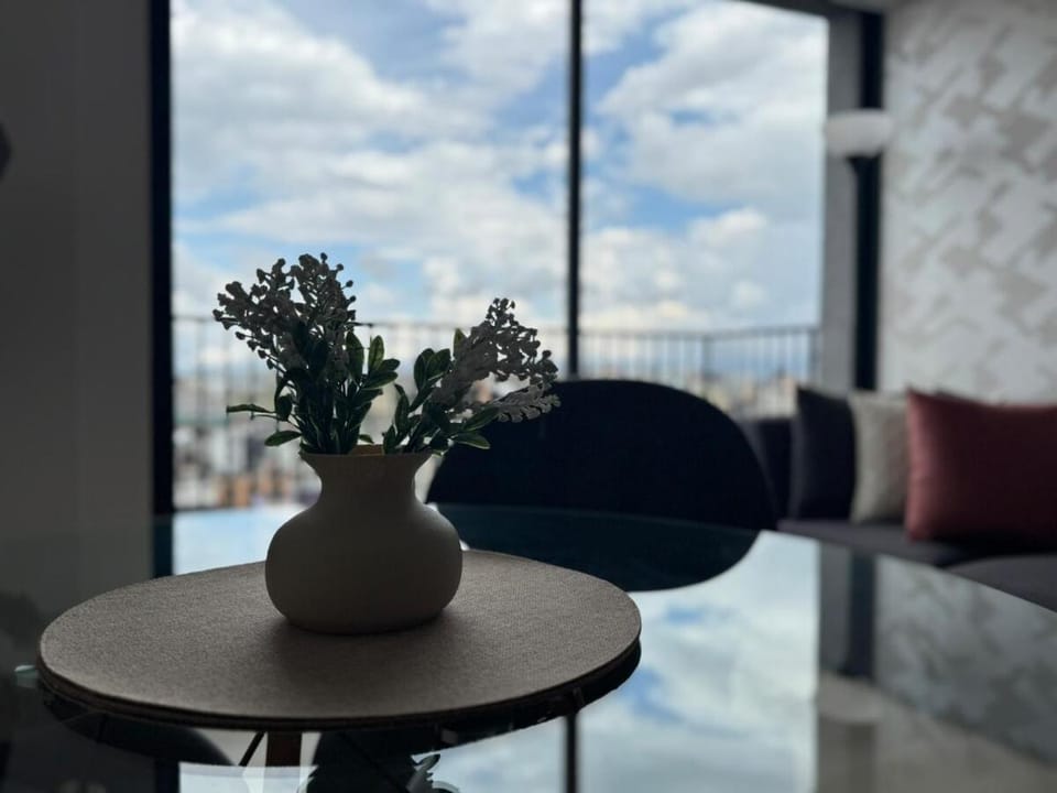 Apartamento Cerca a Embajada Americana y Solca en Centro Norte GYM Apartment in Quito