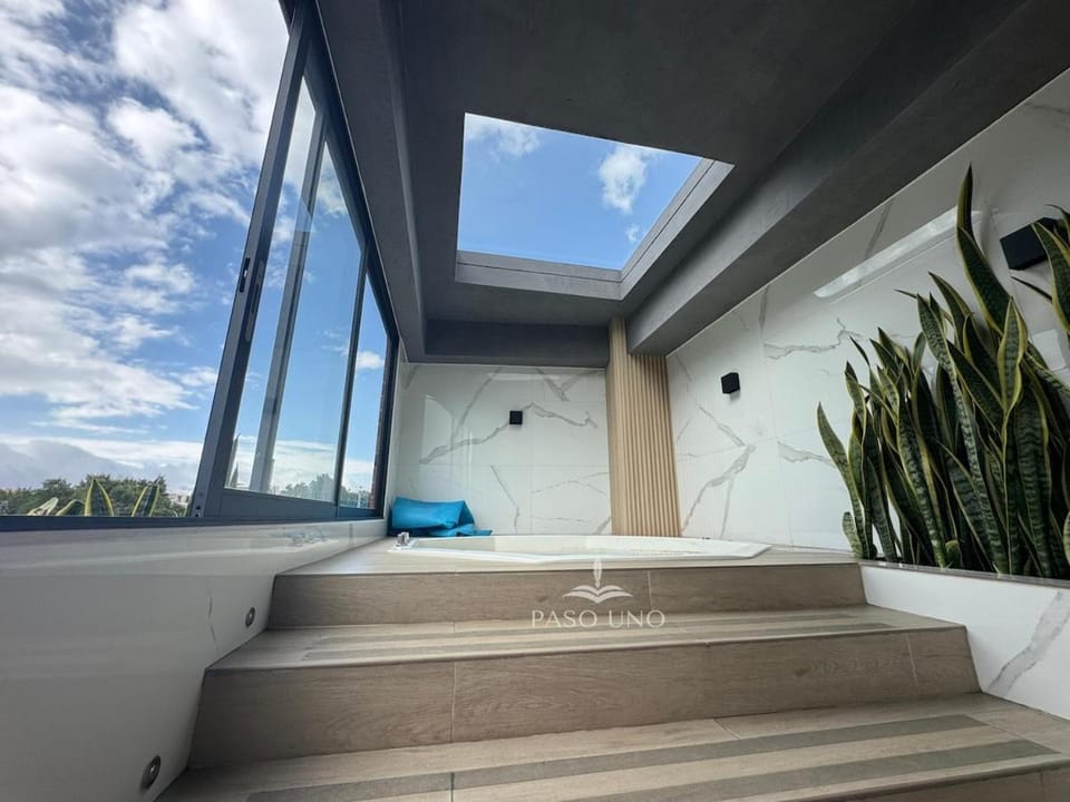Apartamento Cerca a Embajada Americana y Solca en Centro Norte GYM Apartment in Quito