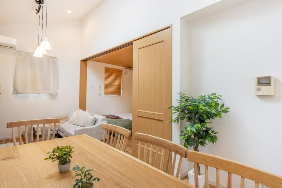 Within walking distance of Skytree, 6 mins from the station, Entire building for rent for up to 8 ppl, Free parking Apartment in Japan