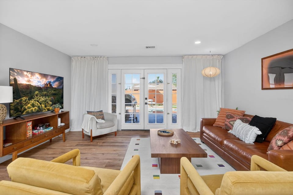 Stylish 6BR Home Pool Sleeps 12 Near Old Town House in Scottsdale