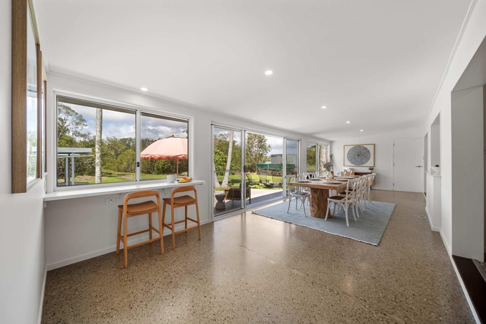 Seating area, Dining area