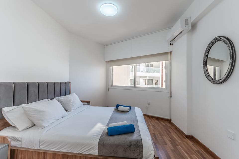 Bed, Bedroom, towels, air conditioner