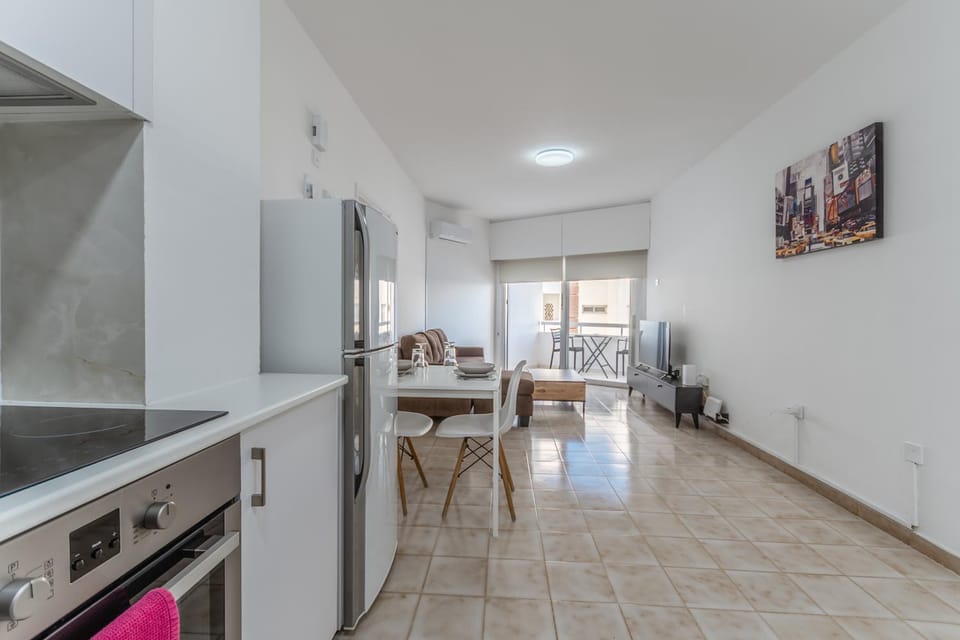 Balcony/Terrace, Kitchen or kitchenette, Living room, Seating area, Dining area, oven, stove