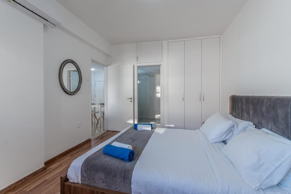 Bed, Bedroom, towels, wardrobe