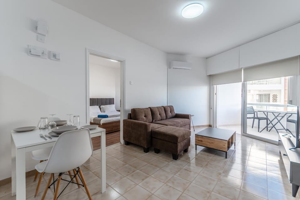 TV and multimedia, Balcony/Terrace, Living room, Seating area, Dining area, Bedroom, air conditioner