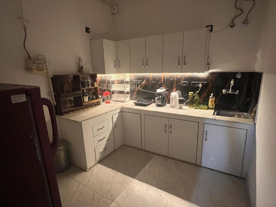 Roxys Cozy 1BHK Dalanwala Pet Friendly Apartment in Dehradun