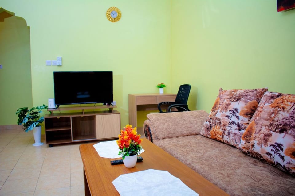 Communal lounge/ TV room, TV and multimedia, Living room, Seating area, Evening entertainment