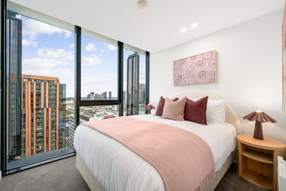 Luxe Skyline Stay - Parking, Pool & Gym Apartment in Southbank