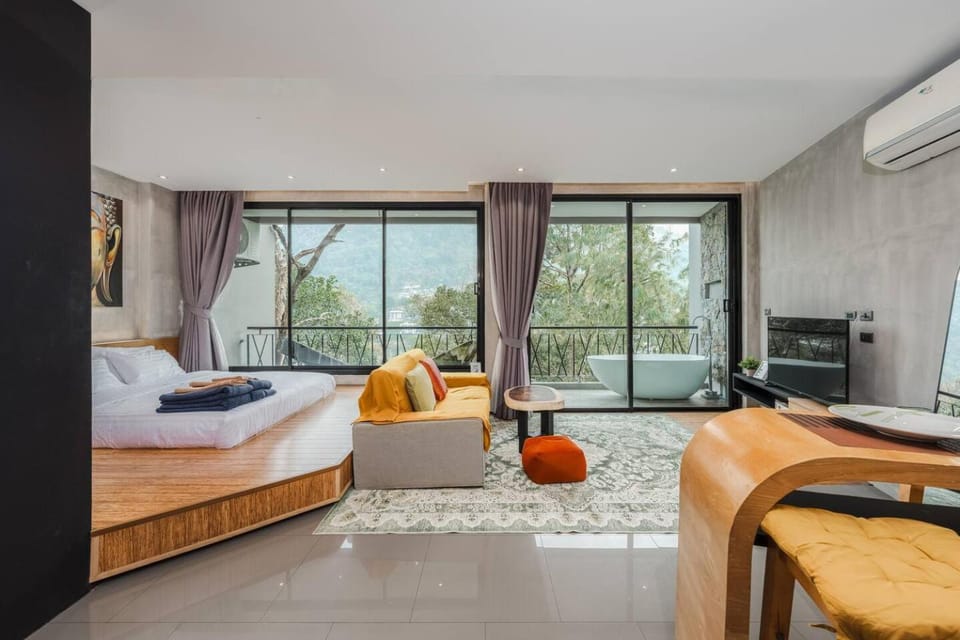 Bed, TV and multimedia, Living room, Photo of the whole room, Seating area, Bedroom, towels, air conditioner