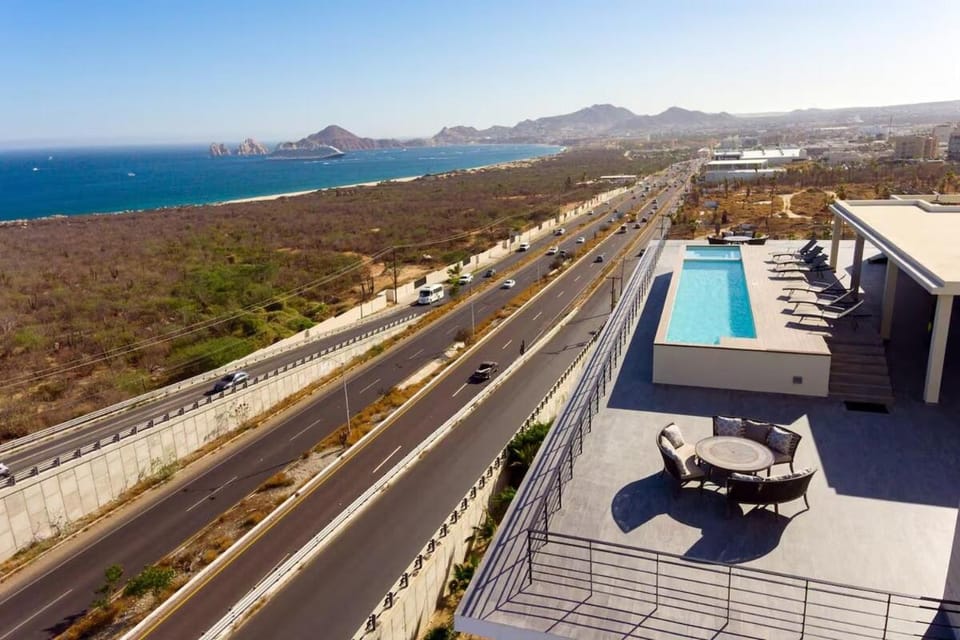 Arch View Luxury Condo with Heated Rooftop Pool and Jacuzzi Apartment in Baja California Sur