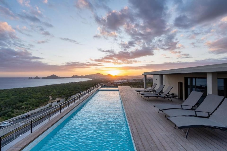 Arch View Luxury Condo with Heated Rooftop Pool and Jacuzzi Apartment in Baja California Sur