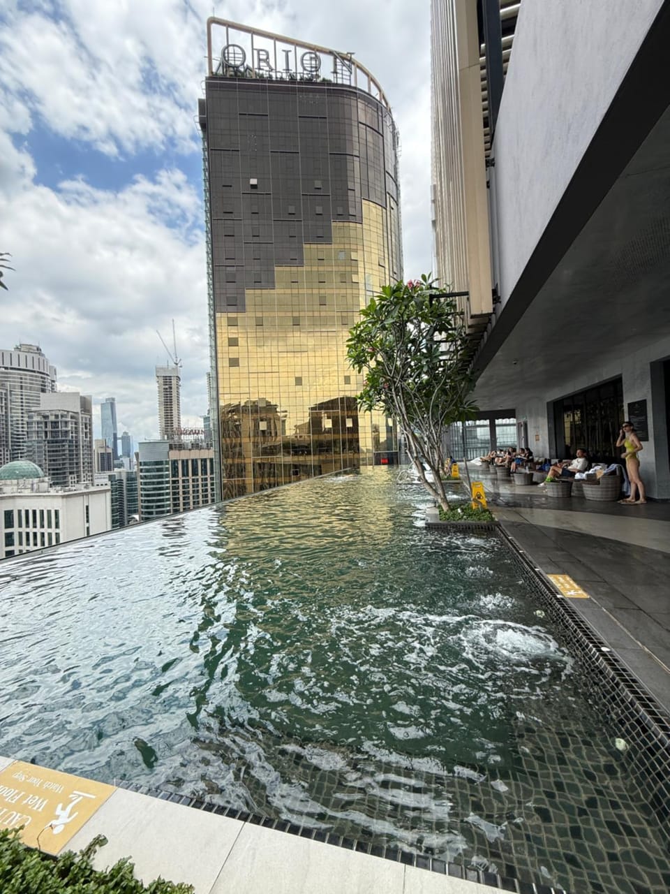 Property building, Nearby landmark, City view, Swimming pool